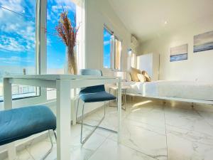 Phaedrus Living : Luxury Flat Lighthouse 75