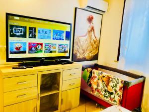 Central Apartment Private Parking Terrace & AC