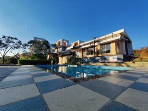 ROYAL MEADOWS IGATPURI 2BHK POOLSIDE VILLA