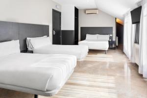 Quadruple Room room in Hotel Victoria