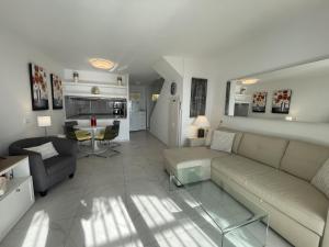 Dona Lola Sandra - Frontline beach house with full sea views within a short drive to Marbella - Costa del sol CS108