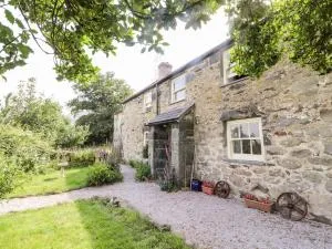 Pant Yr Iwrch - Llanbedr-y-cennin