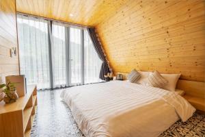 AM Horizon Resort by HOLO