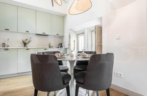 Penthouse with private rooftop in the heart of Malaga by REMS