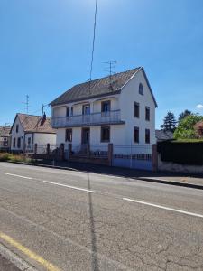 Maisons de vacances La maison Blanche - Issenheim : Maison 4 Chambres