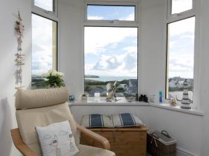 Modern 2 Bedroom Apartment with stunning Sea Views - Pass the Keys