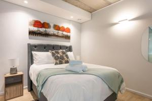 Family Apartment - Aircon, Spacious Balcony, Fast WiFi, Free Parking