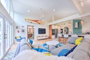 Modern Jacksonville Beach Retreat with Hot Tub!