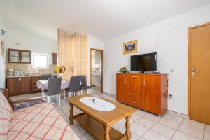 Apartments with parking space Vir - 20177