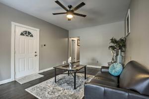 Quiet Chicago Townhome Walk to Subway Stations