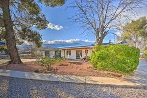 Pet-Friendly Gem with Treehouse 20 Mi to Sedona - 卡顿伍德