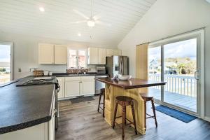 Oceanside Oak Island Getaway For Families and Pets!