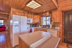 Cripple Creek Escape with Deck and Mountain Views!