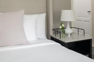 Premier King with Balcony room in Toll House Hotel