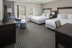 Two Queen Beds with Balcony - Disability Access room in Toll House Hotel