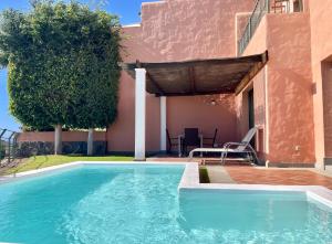 HomeForGuest SALOBRE GOLF VILLA, POOL, BBQ, WIFI, STUNNING VIEWS