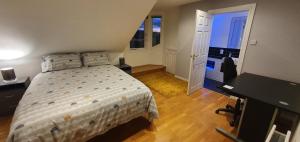 Spacious, modern 3 bedroom luxury flat in centre location
