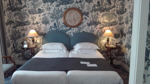 Junior Suite Deluxe room in Hôtel des Grands Hommes