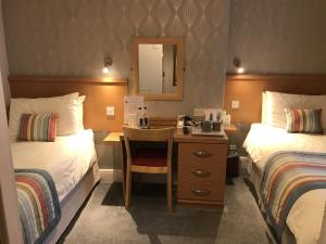 Twin Room with Private Bathroom room in The Bowden Lodge