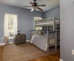 Cozy Cabin w Indoor Fireplace & Tranquil views