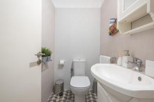Athenian House in Plaka Villa by Athenian Homes