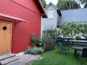 Dzīvoklis koka mājā ar dārzu, netālu no upes un meža - Varkaļi