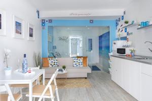 Chez Downtown Charm - Your Seaside Dream!