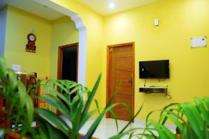 Sri Apt Homestay A2 Family-Friendly 2BHK with Kitchen