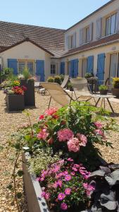 Hotels Beaune Hotel : Chambre Triple - Accessible aux Personnes à Mobilité Réduite