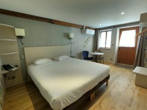 Hotels Beaune Hotel : Chambre Familiale (5 Adultes)