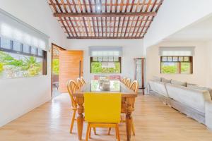 GB77 Ótima Casa 5 Quartos com Piscina e Churrasqueira - Guarajuba