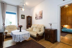 Big Cosy RETRO Apt, FREE PARKING, 15min OldTown & Kazimierz - by Homelike Krakow