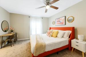 *Lux Modern TownhomeDowntown* King BedsDuke*