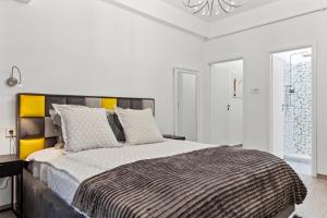 Brand New Studio - Old Town