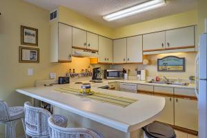 Gulf Shores Condo - Walk to Beach and Little Lagoon!