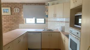 Waikiki Unit 4 Kings Beach QLD