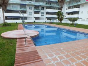Apartamento acogedor con piscina comunitaria y parking en Roses, cerca de la playa y atracciones - ES-204-39