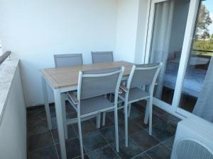 Apartamento acogedor con piscina comunitaria y parking en Roses, cerca de la playa y atracciones - ES-204-39