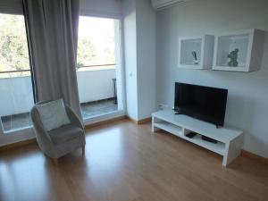 Apartamento acogedor con piscina comunitaria y parking en Roses, cerca de la playa y atracciones - ES-204-39
