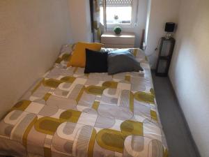 Bonito apartamento de 2 habitaciones en Roses con estacionamiento, aire acondicionado, cerca del centro y de la playa - ES-204-46