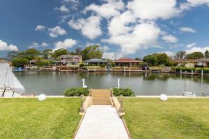 Waterfront Haven with your own private jetty