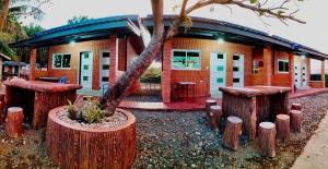 Bolo Beach Santorini nearby to Hundred Island