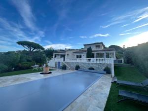 Villa avec piscine sur le golf
