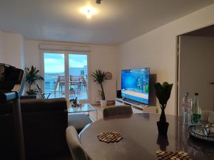 Appartements Parc EXPO prte d'orleans ORLY CDG Terrasse parking : photos des chambres