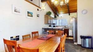 Mammoth Estates Condo - Near Village at Mammoth & Pet Friendly