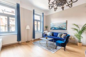 Luxury Elizabeth Residence next to the New York Café