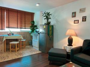 Lo-Fi Room on Ninman 12