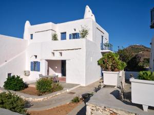 Nola Traditional Villa with pool and amazing sea views, Paros