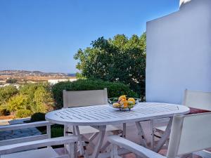 Nola Traditional Villa with pool and amazing sea views, Paros