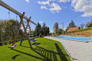 Holiday Home Grga-Three Bedroom House with Swimming Pool 